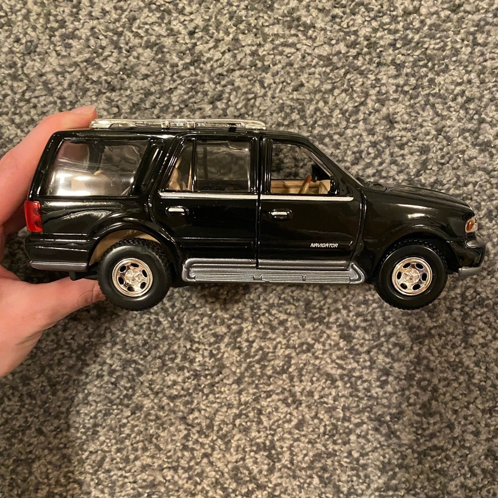 LINCOLN NAVIGATOR toy vehicle